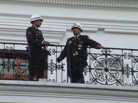 120629_old_town_quito_presidential_palace_guards_0246.jpg