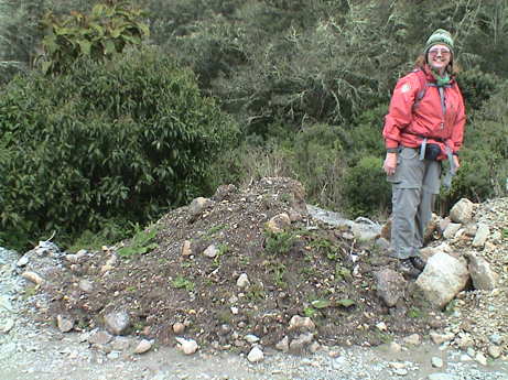 120707_ecuador_oyacachi_sandy_on_obsidian_pile_0320.jpg